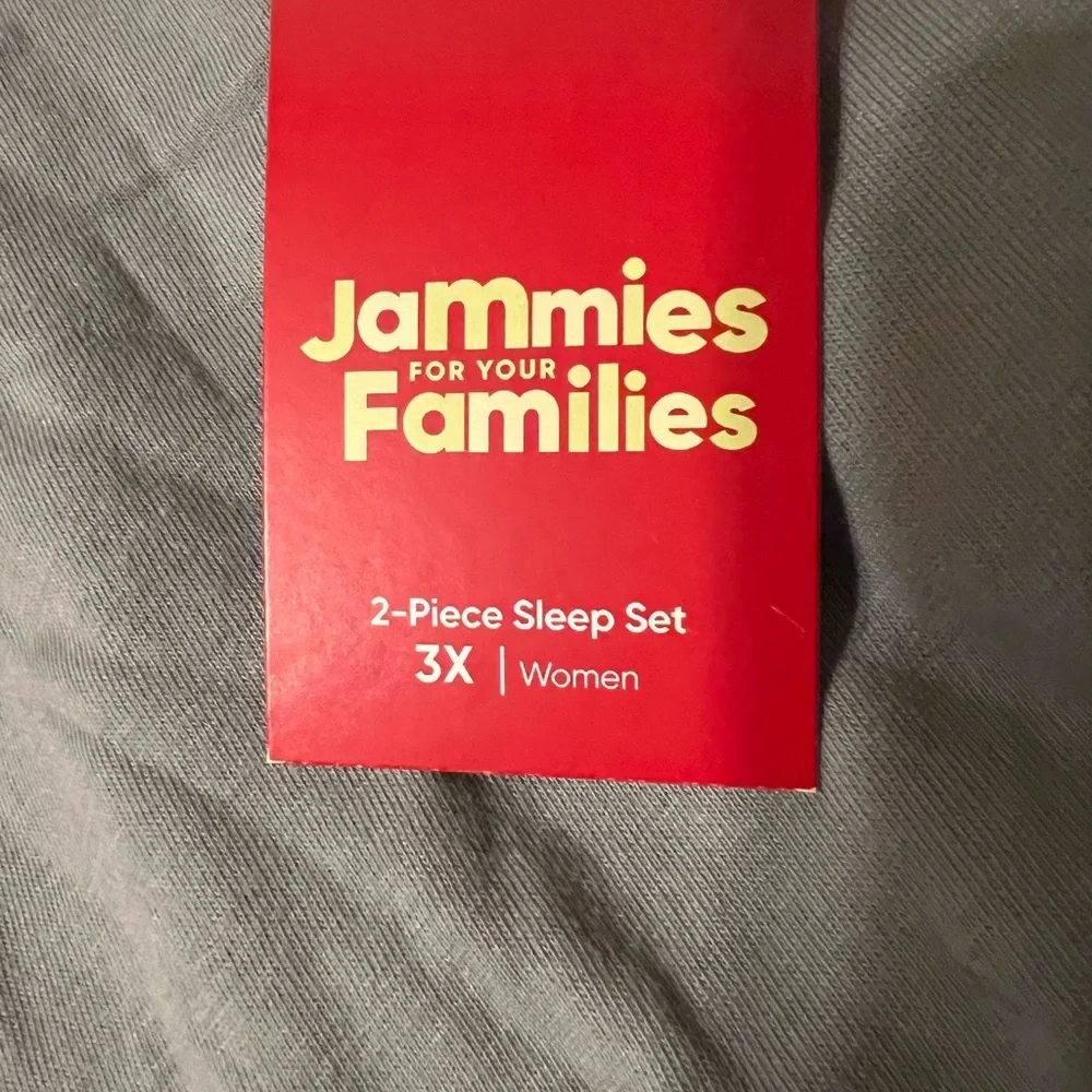 Woman’s 2 Piece Pajamas ❄️❄️
